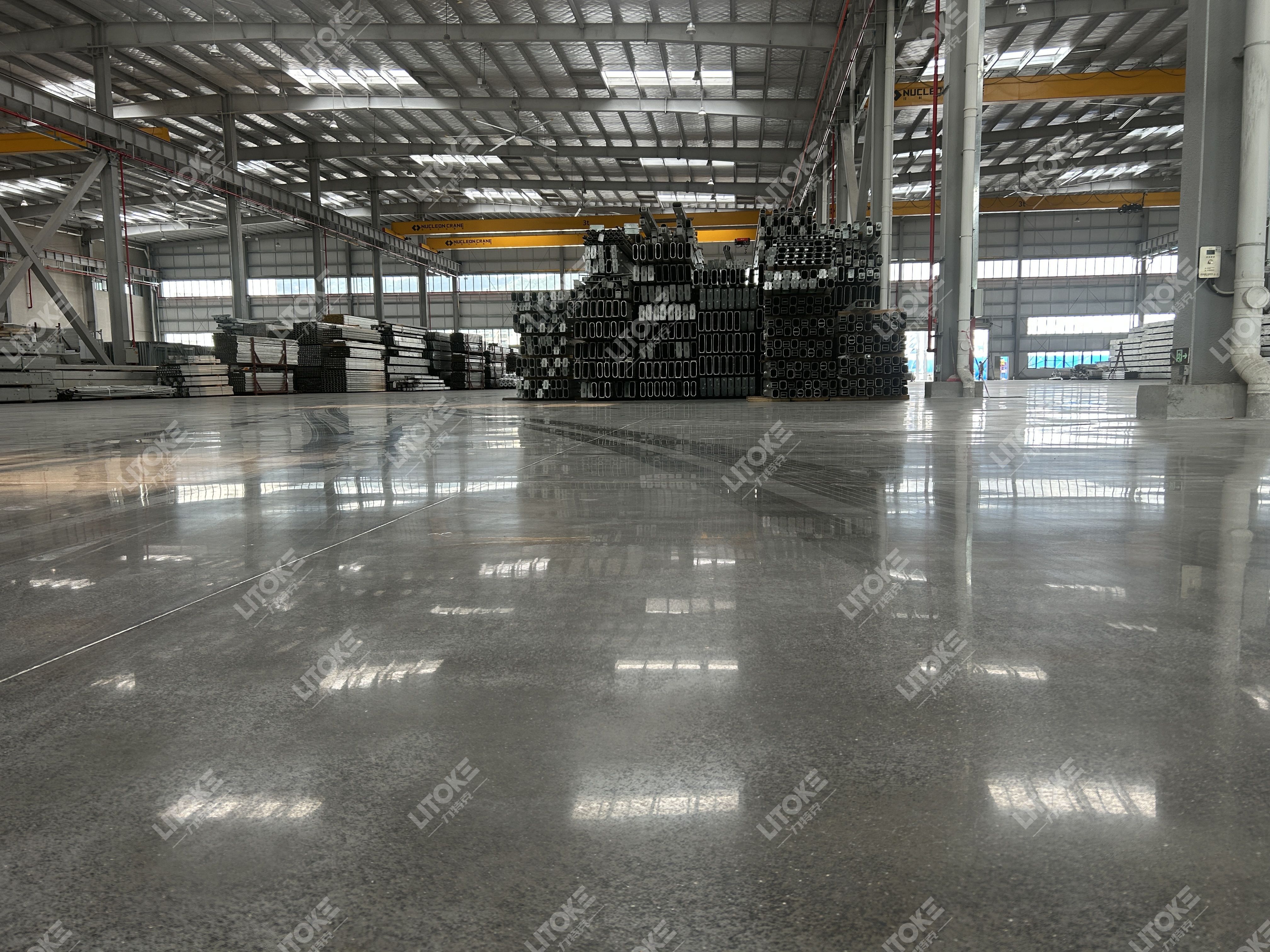 金剛砂地坪 vs 密封固化劑地坪，傻傻分不清？看完就懂！